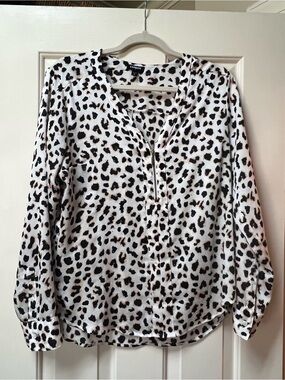 Express White and Black Leopard-Print Zip Blouse